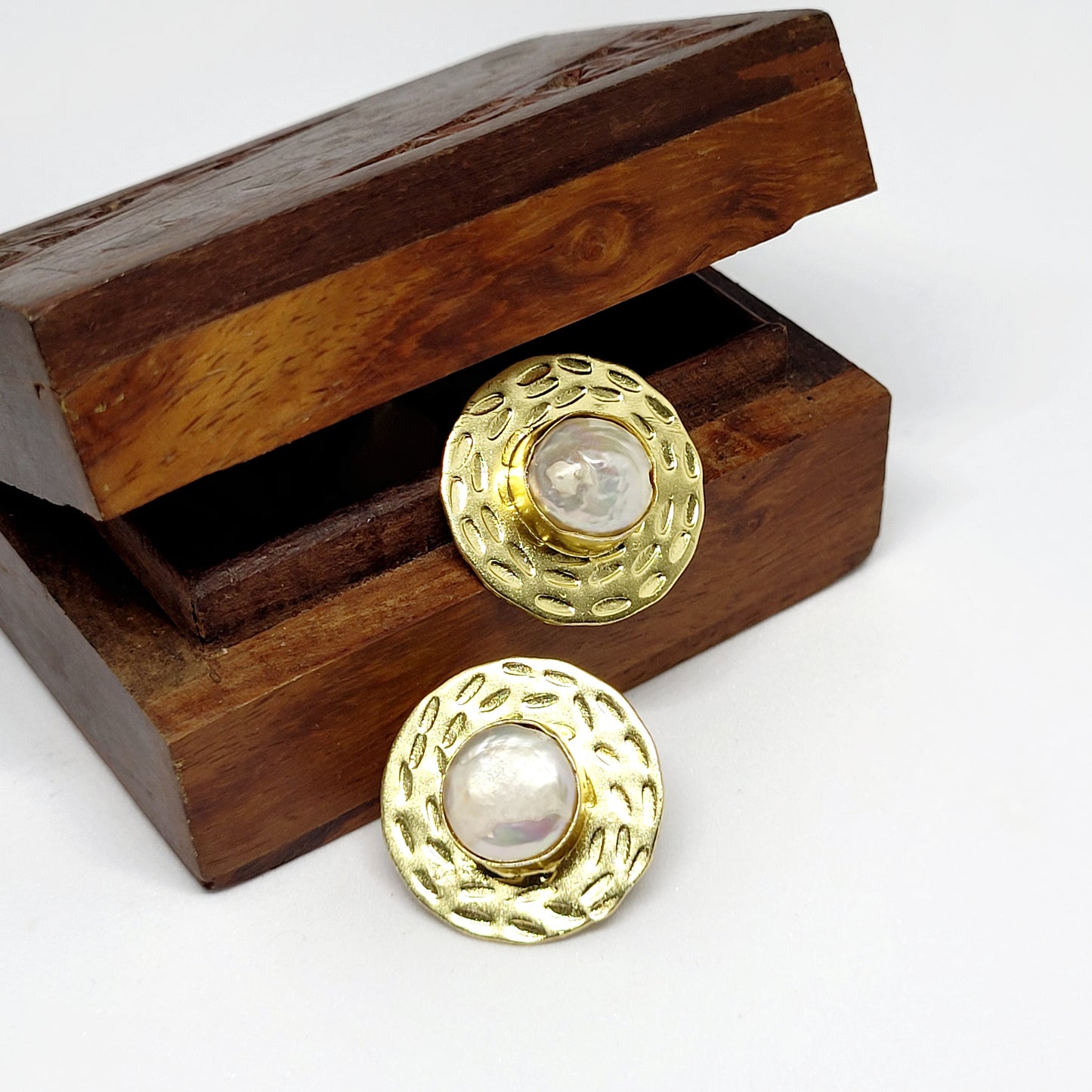 Saturn Brass studs