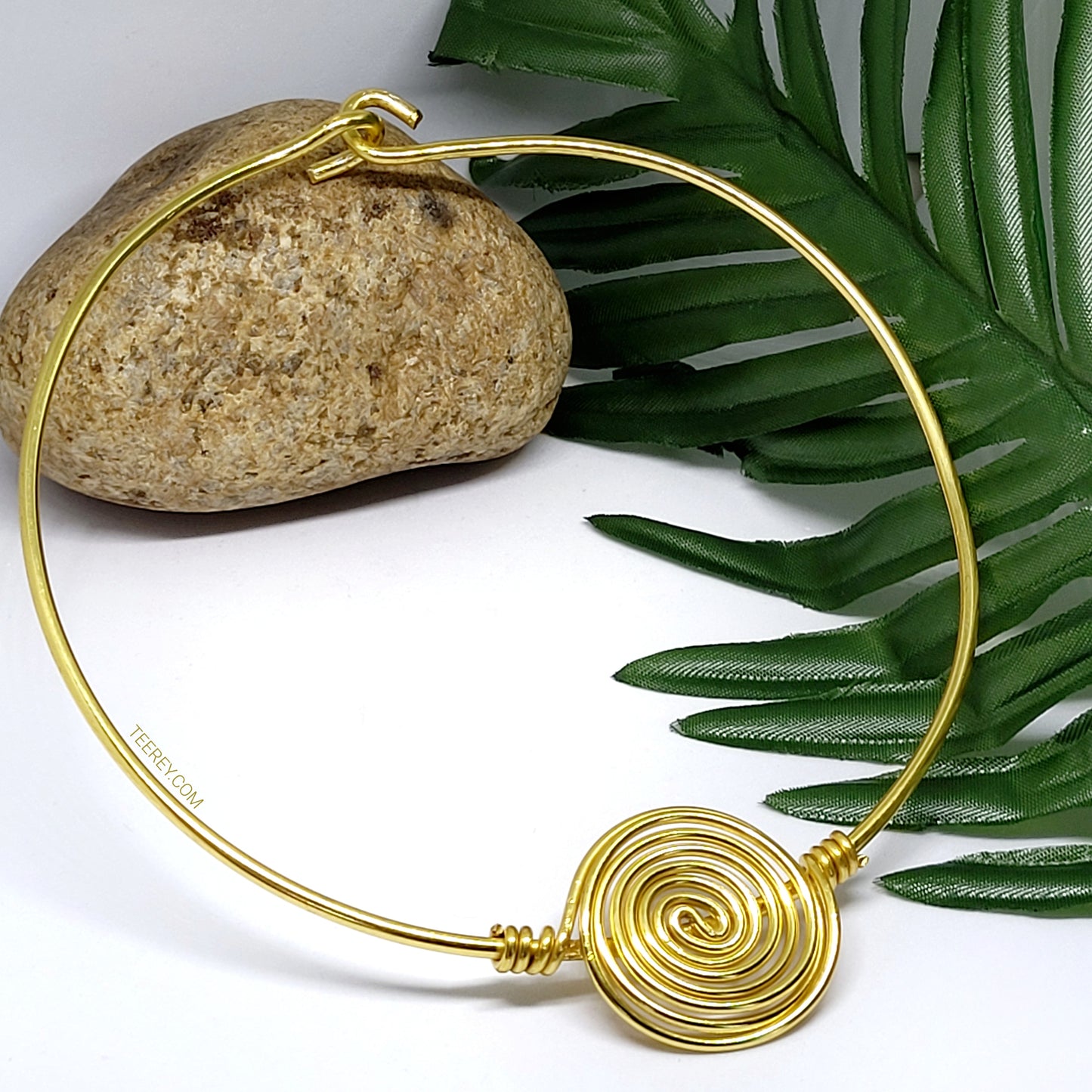 Hazel Twirl Necklace