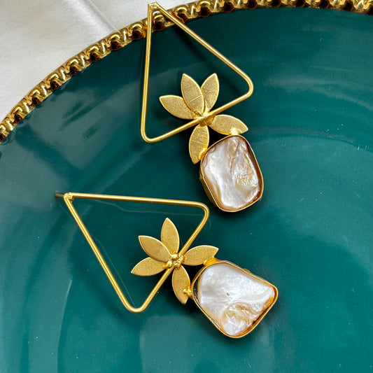 Pia gold earrings