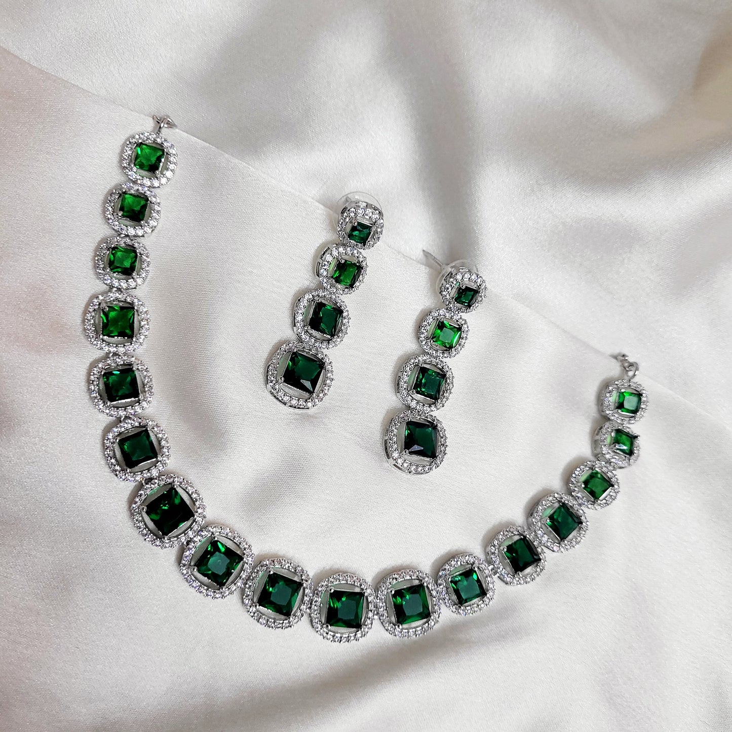 Emerald Amelia Choker set