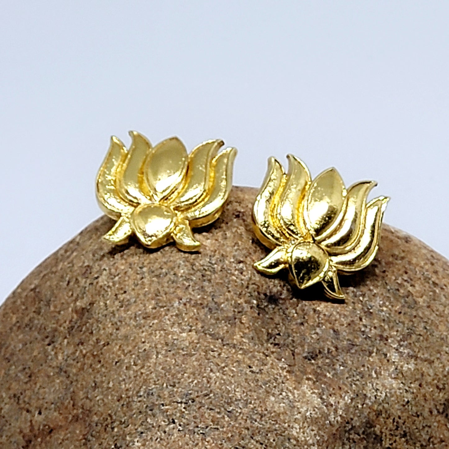 Glam Lotus Gold earrings